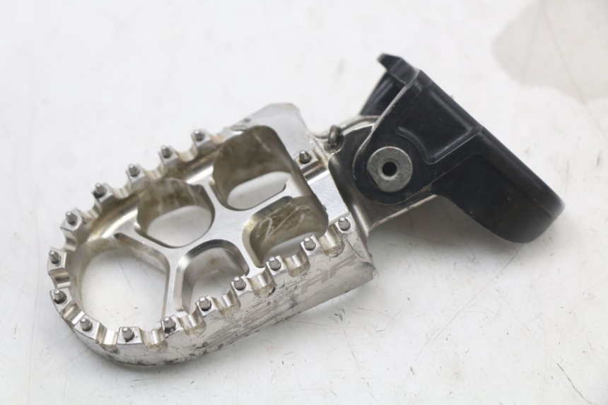 photo de SUPORTE DO DESCANSO DE PÉ DIANTEIRO DIREITO HONDA CRF R 250 (2020 - 2021) - Pontos de fixação
