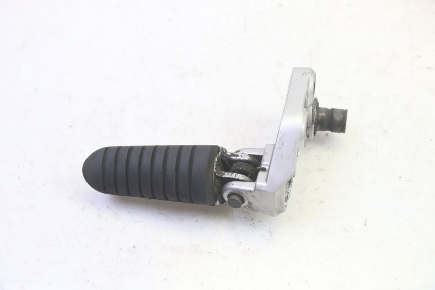 photo de SUPORTE DO DESCANSO DE PÉ DIANTEIRO DIREITO SUZUKI DL V STROM 1000 (2002 - 2007) - Ampliação técnica