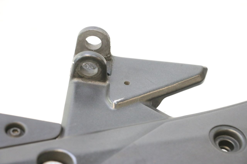photo de SUPORTE DO DESCANSO DE PÉ DIANTEIRO DIREITO KAWASAKI ER-6 ER6 F ABS 650 (2012 - 2016) - Outro ângulo de visão