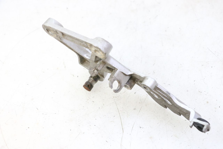 photo de SUPORTE DO DESCANSO DE PÉ DIANTEIRO DIREITO STAHO FH 50 (2018 - 2019) - Outro ângulo de visão