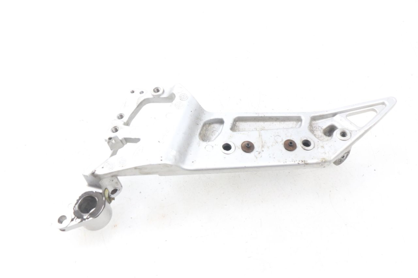 photo de SUPORTE DO DESCANSO DE PÉ DIANTEIRO DIREITO YAMAHA FJR ABS 1300 (2006 - 2012) - Zoom do estado de desgaste