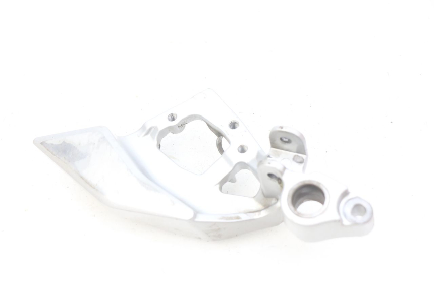 photo de SUPORTE DO DESCANSO DE PÉ DIANTEIRO DIREITO YAMAHA FJR ABS 1300 (2016 - 2020) - Vista principal