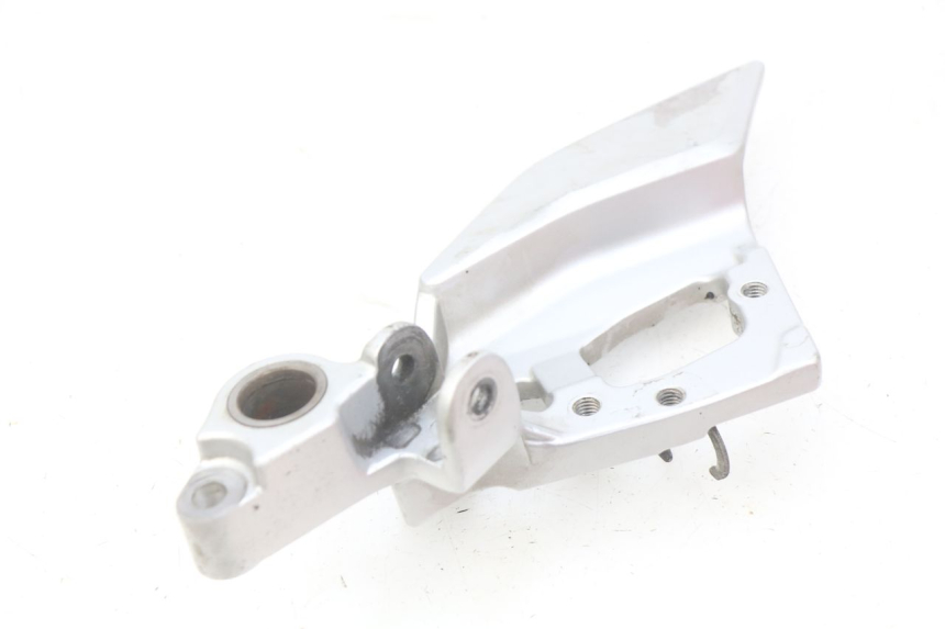 photo de SUPORTE DO DESCANSO DE PÉ DIANTEIRO DIREITO YAMAHA FJR ABS 1300 (2016 - 2020) - Outro ângulo de visão