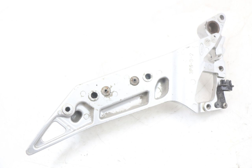 photo de SUPORTE DO DESCANSO DE PÉ DIANTEIRO DIREITO YAMAHA FJR ABS 1300 (2006 - 2012) - Detalhes característicos