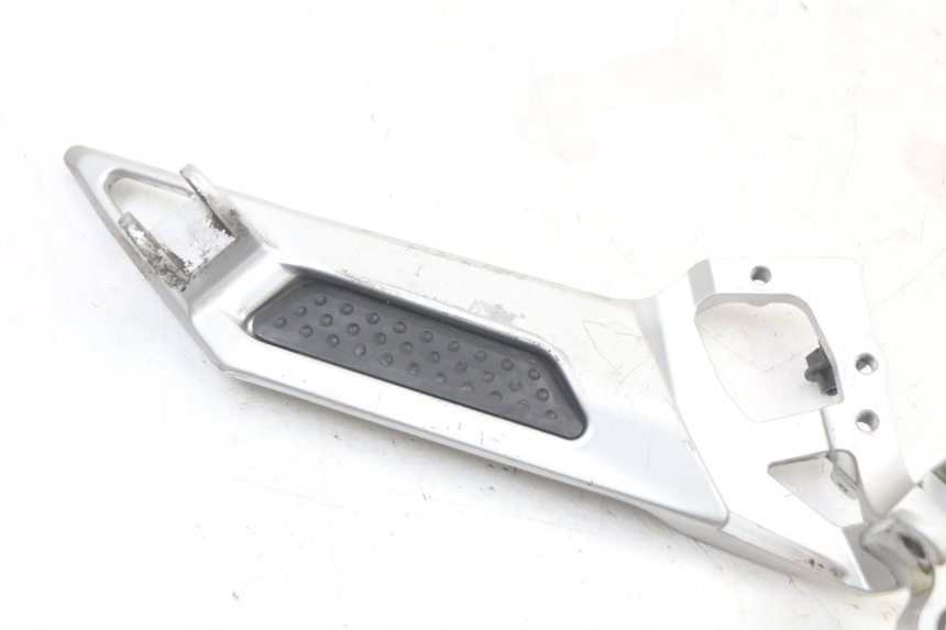 photo de SUPORTE DO DESCANSO DE PÉ DIANTEIRO DIREITO YAMAHA FJR ABS 1300 (2006 - 2012) - Zoom do estado de desgaste