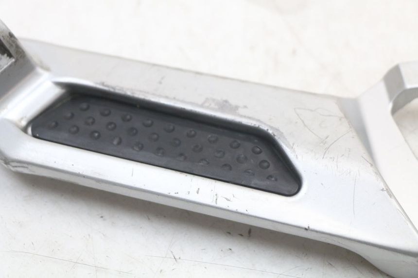 photo de SUPORTE DO DESCANSO DE PÉ DIANTEIRO DIREITO YAMAHA FJR ABS 1300 (2006 - 2012) - Ampliação técnica