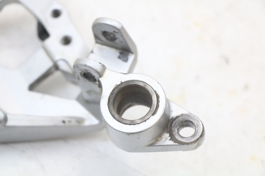 photo de SUPORTE DO DESCANSO DE PÉ DIANTEIRO DIREITO YAMAHA FJR ABS 1300 (2006 - 2012) - Pontos de fixação