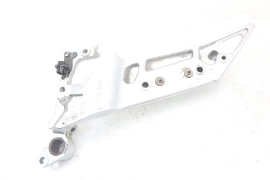 photo de SUPORTE DO DESCANSO DE PÉ DIANTEIRO DIREITO YAMAHA FJR ABS 1300 (2006 - 2012) - Peça verificada