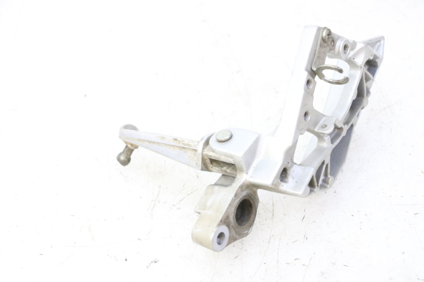 photo de SUPORTE DO DESCANSO DE PÉ DIANTEIRO DIREITO YAMAHA FJR ABS 1300 (2016 - 2020) - Ampliação técnica