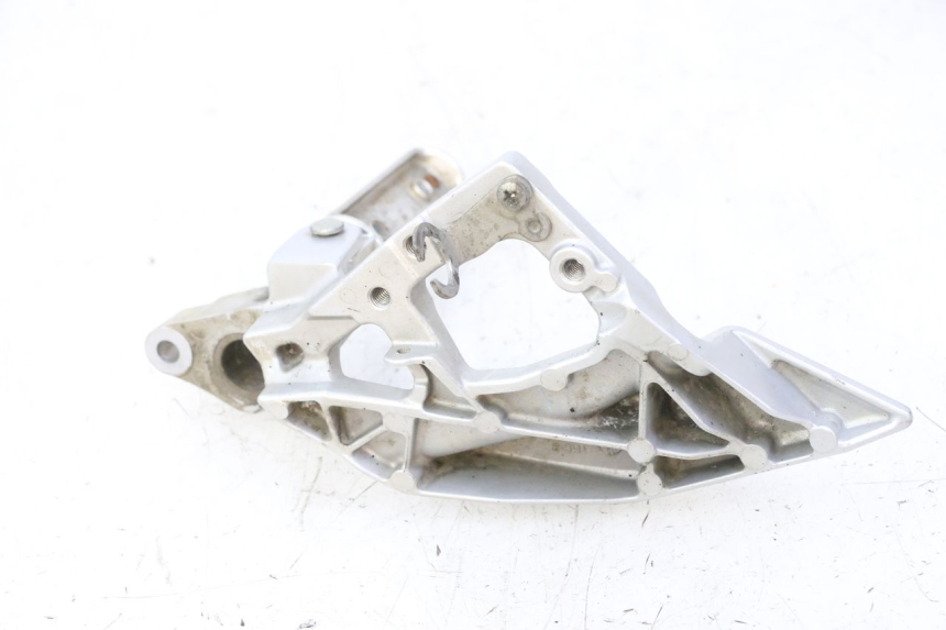 photo de SUPORTE DO DESCANSO DE PÉ DIANTEIRO DIREITO YAMAHA FJR ABS 1300 (2016 - 2020) - Vista geral
