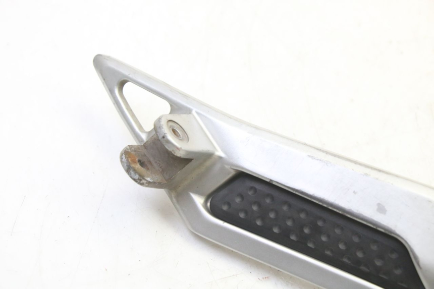 photo de SUPORTE DO DESCANSO DE PÉ DIANTEIRO DIREITO YAMAHA FJR ABS 1300 (2006 - 2012) - Detalhe da peça
