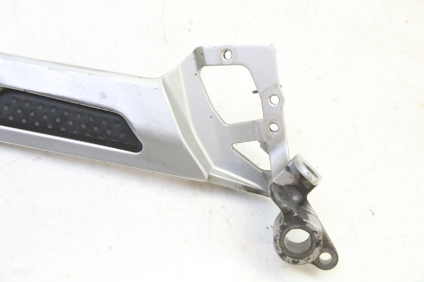 photo de SUPORTE DO DESCANSO DE PÉ DIANTEIRO DIREITO YAMAHA FJR ABS 1300 (2006 - 2012) - Zoom do estado de desgaste