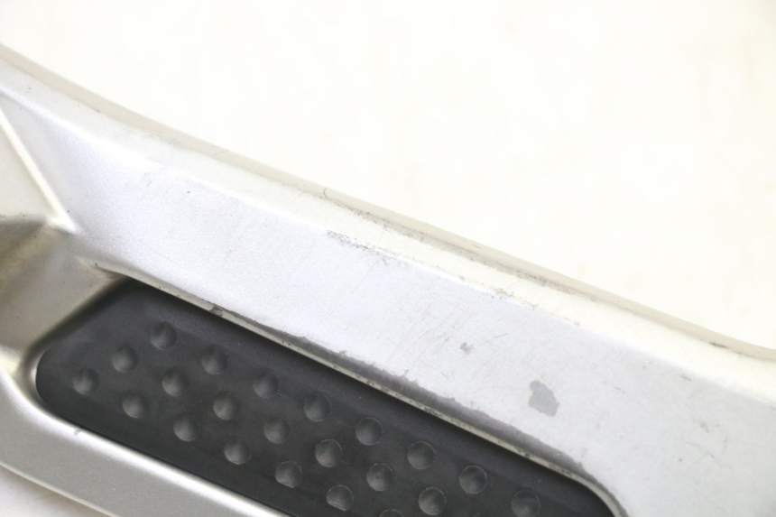 photo de SUPORTE DO DESCANSO DE PÉ DIANTEIRO DIREITO YAMAHA FJR ABS 1300 (2006 - 2012) - Outro ângulo de visão