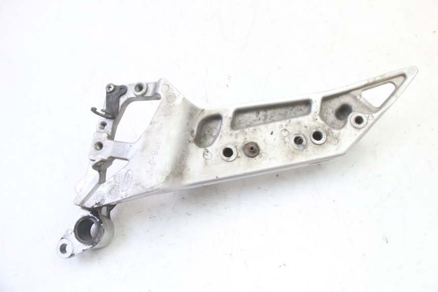 photo de SUPORTE DO DESCANSO DE PÉ DIANTEIRO DIREITO YAMAHA FJR ABS 1300 (2006 - 2012) - Pontos de fixação