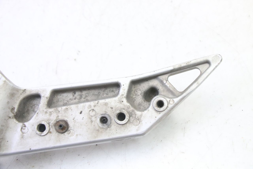 photo de SUPORTE DO DESCANSO DE PÉ DIANTEIRO DIREITO YAMAHA FJR ABS 1300 (2006 - 2012) - Peça verificada
