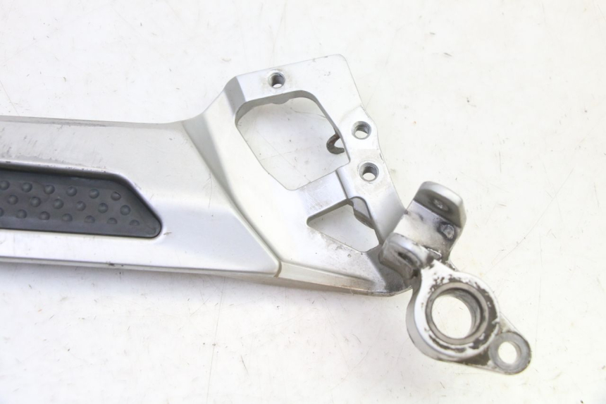 photo de SUPORTE DO DESCANSO DE PÉ DIANTEIRO DIREITO YAMAHA FJR ABS 1300 (2006 - 2012) - Zoom do estado de desgaste