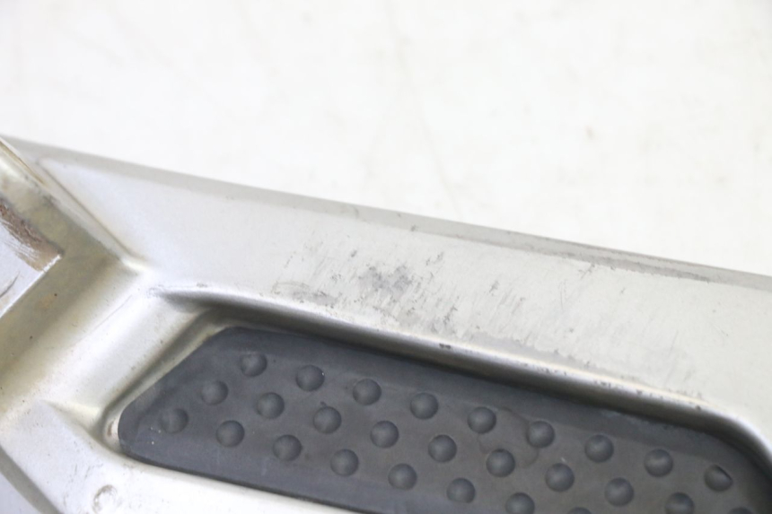 photo de SUPORTE DO DESCANSO DE PÉ DIANTEIRO DIREITO YAMAHA FJR ABS 1300 (2006 - 2012) - Outro ângulo de visão