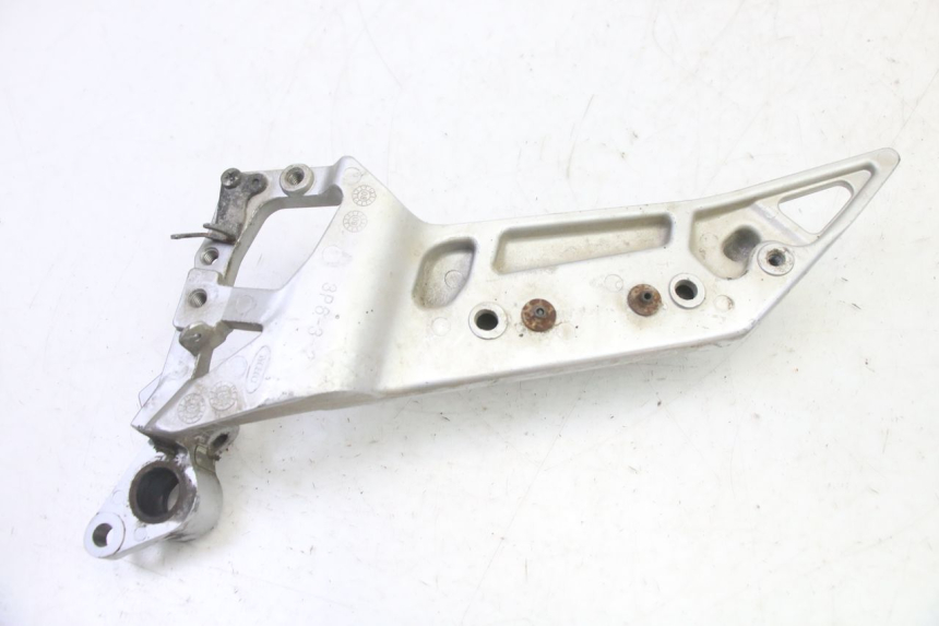 photo de SUPORTE DO DESCANSO DE PÉ DIANTEIRO DIREITO YAMAHA FJR ABS 1300 (2006 - 2012) - Vista geral