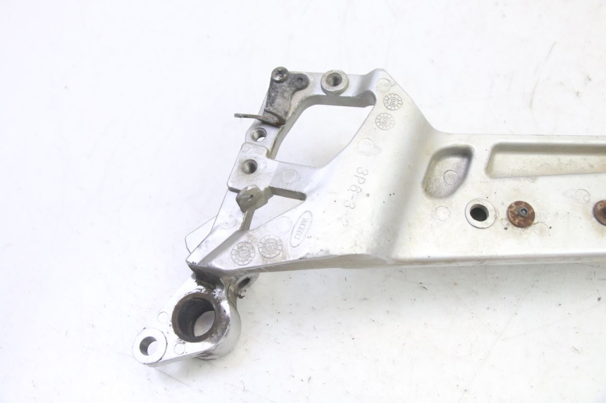 photo de SUPORTE DO DESCANSO DE PÉ DIANTEIRO DIREITO YAMAHA FJR ABS 1300 (2006 - 2012) - Pontos de fixação