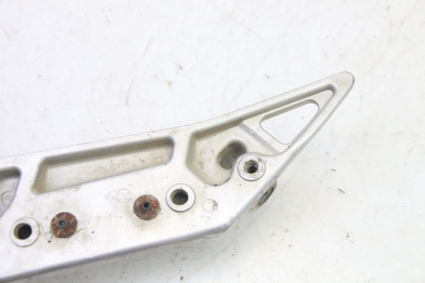 photo de SUPORTE DO DESCANSO DE PÉ DIANTEIRO DIREITO YAMAHA FJR ABS 1300 (2006 - 2012) - Estado da superfície