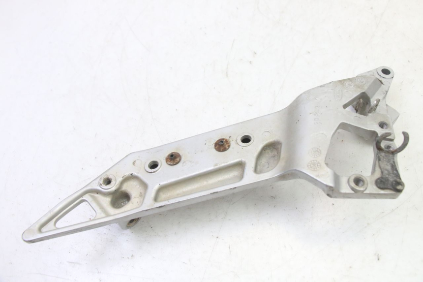 photo de SUPORTE DO DESCANSO DE PÉ DIANTEIRO DIREITO YAMAHA FJR ABS 1300 (2006 - 2012) - Peça verificada