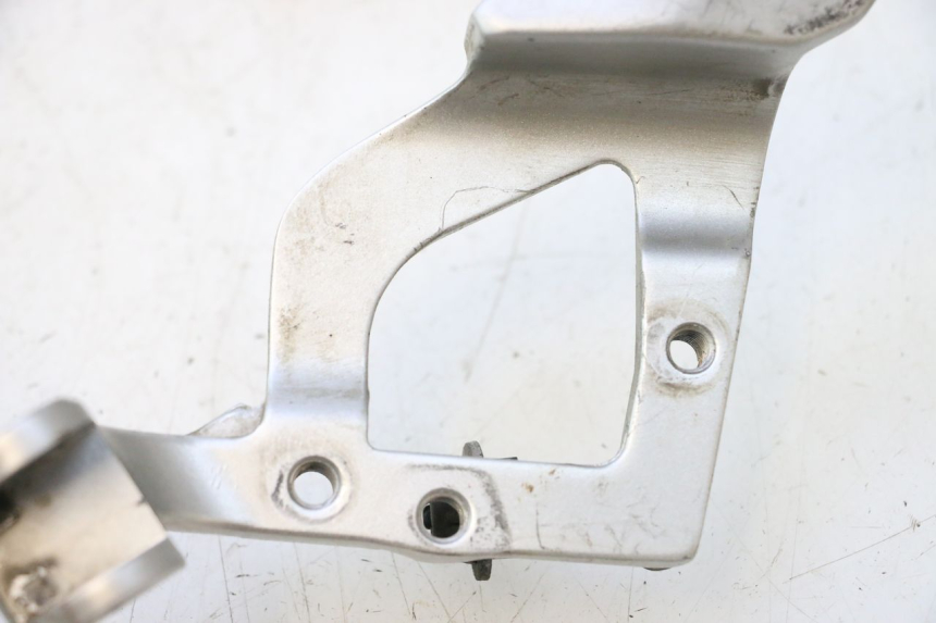 photo de PLACA DO DESCANSO DO PÉ DIANTEIRO DIREITO YAMAHA FJR 1300 (2001 - 2005) - Detalhe da peça