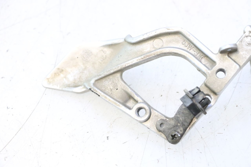photo de PLACA DO DESCANSO DO PÉ DIANTEIRO DIREITO YAMAHA FJR 1300 (2001 - 2005) - Zoom do estado de desgaste