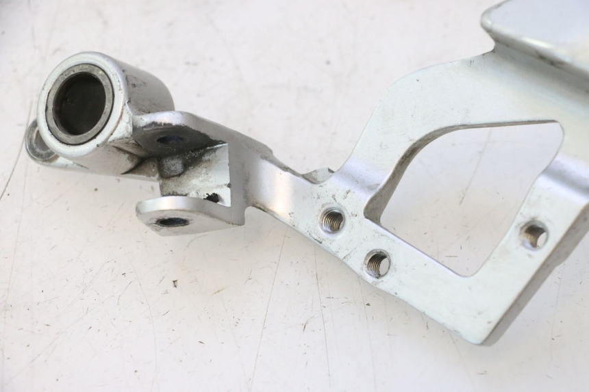 photo de PLACA DO DESCANSO DO PÉ DIANTEIRO DIREITO YAMAHA FJR 1300 (2001 - 2005) - Detalhe da peça