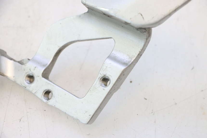 photo de PLACA DO DESCANSO DO PÉ DIANTEIRO DIREITO YAMAHA FJR 1300 (2001 - 2005) - Zoom do estado de desgaste