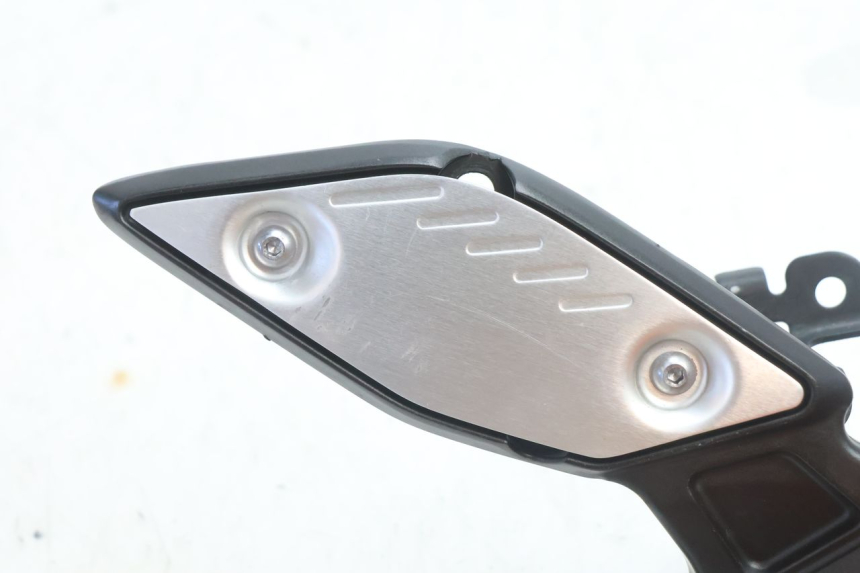 photo de SUPORTE DO DESCANSO DE PÉ DIANTEIRO DIREITO YAMAHA FZ8 800 (2010 - 2016) - Detalhe da peça