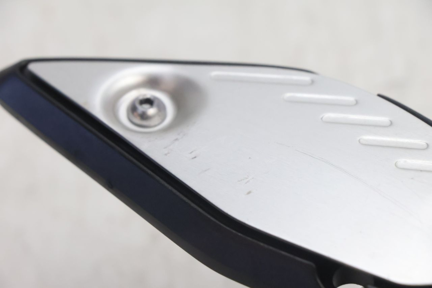 photo de SUPORTE DO DESCANSO DE PÉ DIANTEIRO DIREITO YAMAHA FZ8 800 (2010 - 2016) - Zoom do estado de desgaste