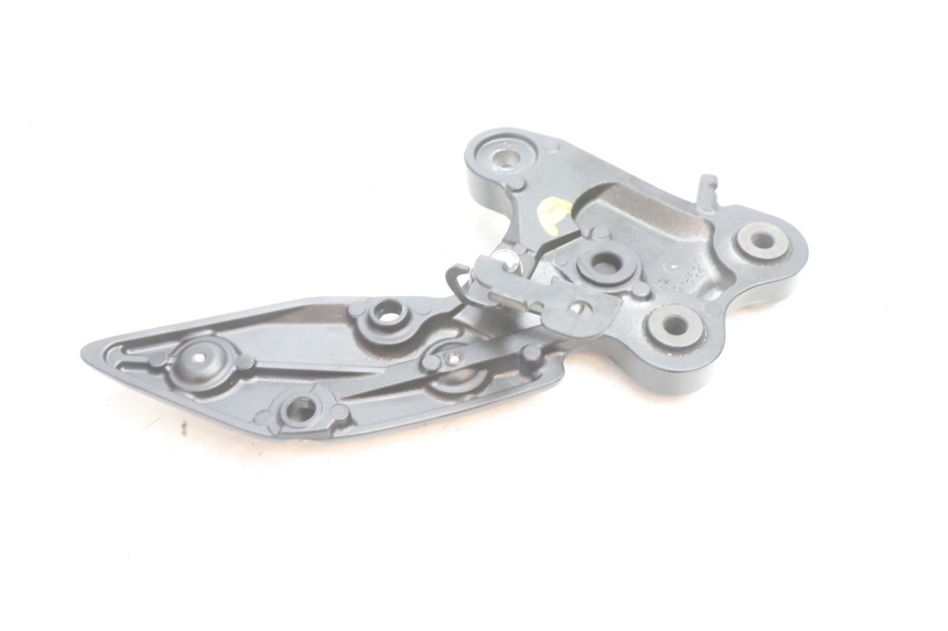 photo de SUPORTE DO DESCANSO DE PÉ DIANTEIRO DIREITO YAMAHA FZ8 800 (2010 - 2016) - Pontos de fixação