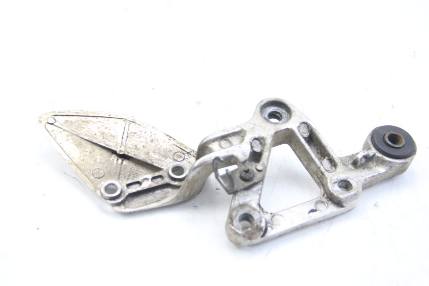 photo de SUPORTE DO DESCANSO DE PÉ DIANTEIRO DIREITO YAMAHA FZS FAZER 600 (2001 - 2003) - Detalhe da peça