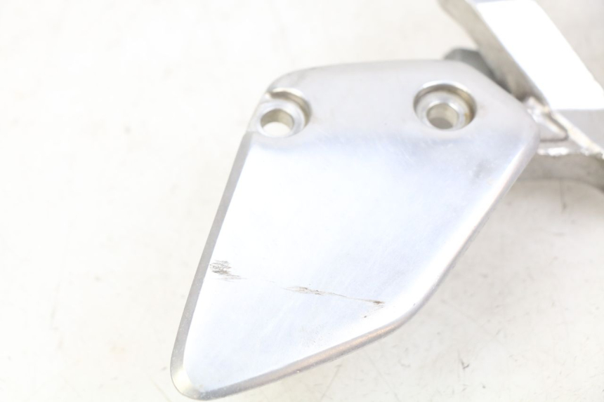 photo de SUPORTE DO DESCANSO DE PÉ DIANTEIRO DIREITO YAMAHA FZS FAZER 600 (1998 - 2001) - Pontos de fixação