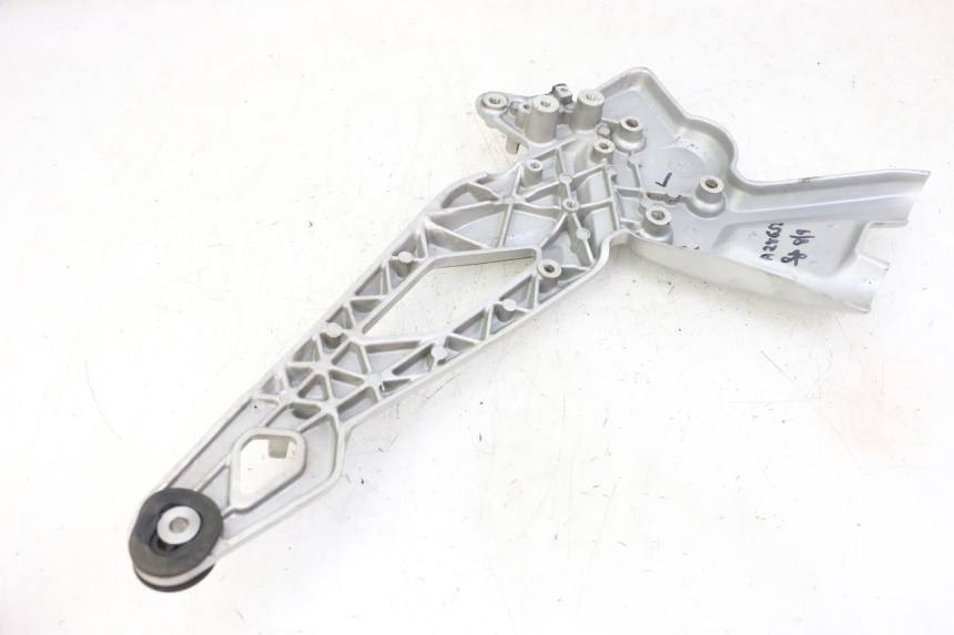 photo de SUPORTE DO DESCANSO DE PÉ DIANTEIRO DIREITO BMW G310 R 310 (2016 - 2020) - Zoom do estado de desgaste