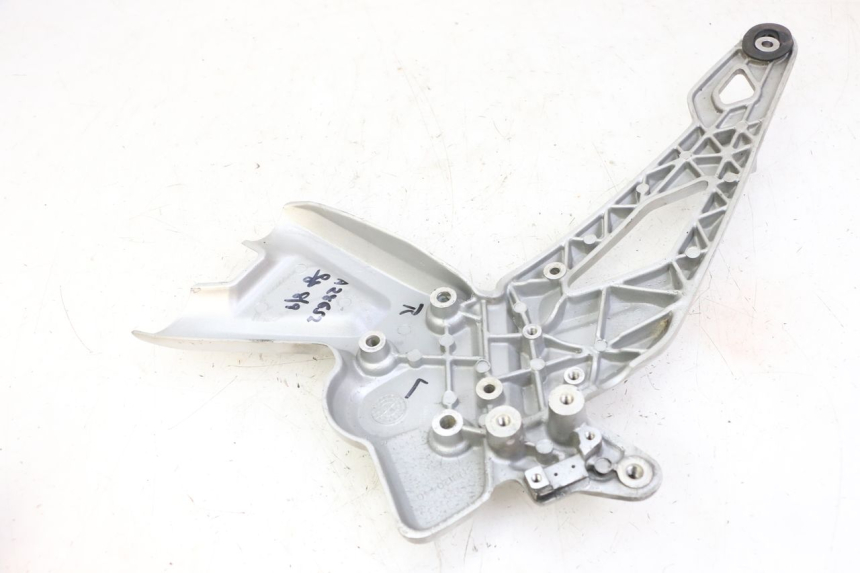 photo de SUPORTE DO DESCANSO DE PÉ DIANTEIRO DIREITO BMW G310 R 310 (2016 - 2020) - Ampliação técnica