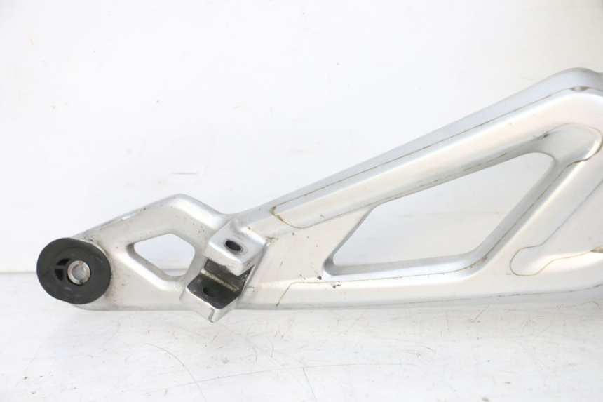 photo de SUPORTE DO DESCANSO DE PÉ DIANTEIRO DIREITO BMW G310 R 310 (2016 - 2020) - Pontos de fixação
