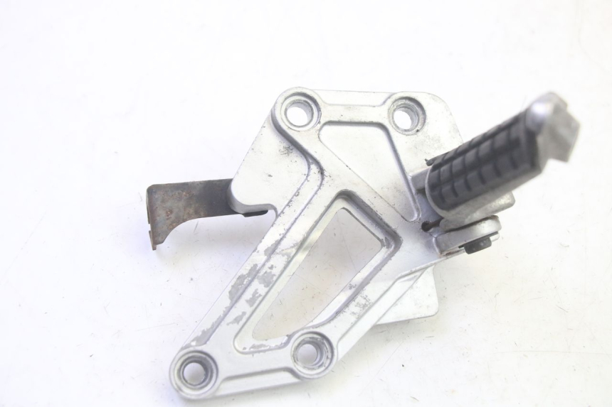 photo de SUPORTE DO DESCANSO DE PÉ DIANTEIRO DIREITO KAWASAKI GPX R WARBIRD 600 (1988 - 1993) - Detalhe da peça