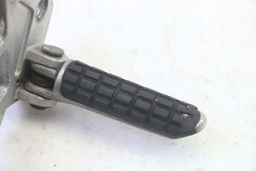 photo de SUPORTE DO DESCANSO DE PÉ DIANTEIRO DIREITO KAWASAKI GPX R WARBIRD 600 (1988 - 1993) - Zoom do estado de desgaste