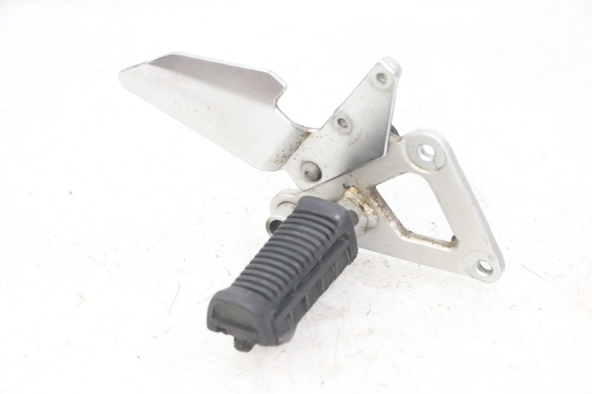 photo de SUPORTE DO DESCANSO DE PÉ DIANTEIRO DIREITO SUZUKI GS GSE 500 (2001 - 2003) - Vista principal