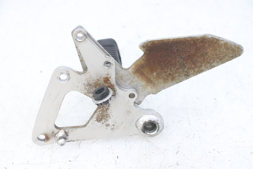 photo de SUPORTE DO DESCANSO DE PÉ DIANTEIRO DIREITO SUZUKI GS GSE 500 (2001 - 2003) - Pontos de fixação