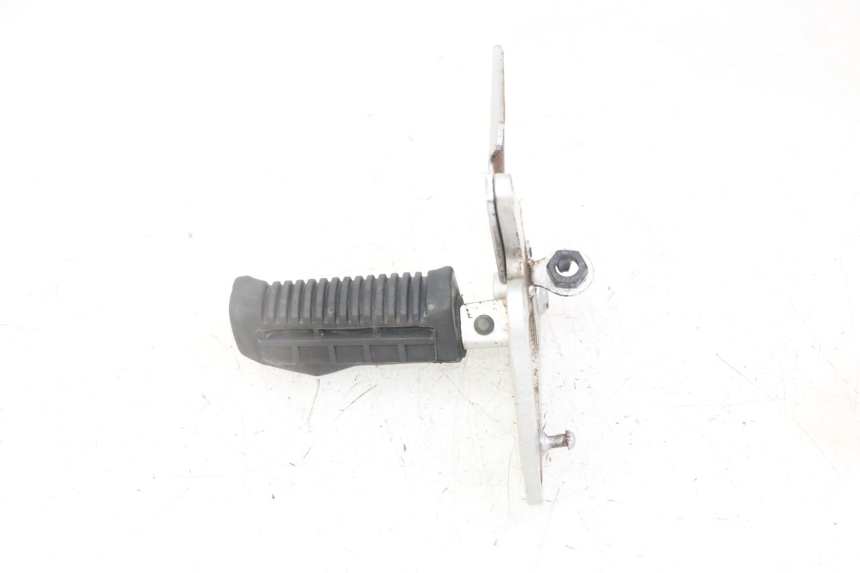 photo de SUPORTE DO DESCANSO DE PÉ DIANTEIRO DIREITO SUZUKI GS GSE 500 (2001 - 2003) - Estado da superfície