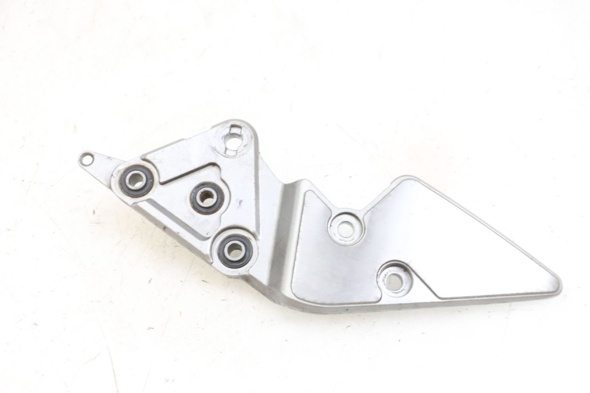 photo de SUPORTE DO DESCANSO DE PÉ DIANTEIRO DIREITO SUZUKI GSF N BANDIT 600 (1996 - 1999) - Vista principal