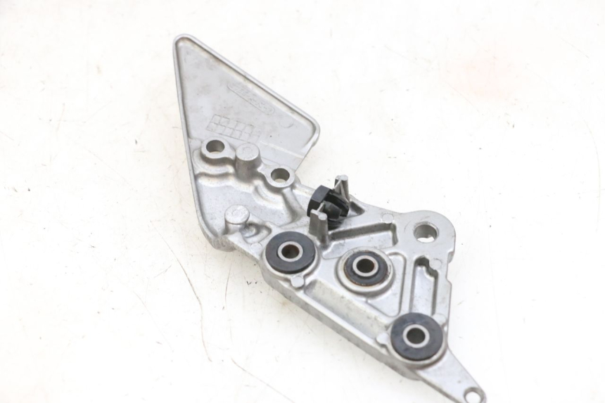 photo de SUPORTE DO DESCANSO DE PÉ DIANTEIRO DIREITO SUZUKI GSF N BANDIT 600 (1996 - 1999) - Zoom do estado de desgaste