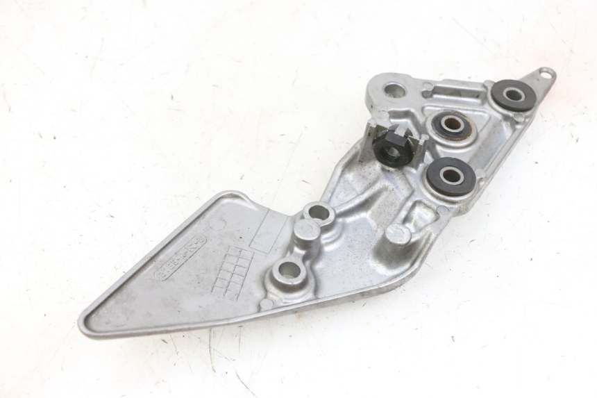 photo de SUPORTE DO DESCANSO DE PÉ DIANTEIRO DIREITO SUZUKI GSF N BANDIT 600 (1996 - 1999) - Ampliação técnica