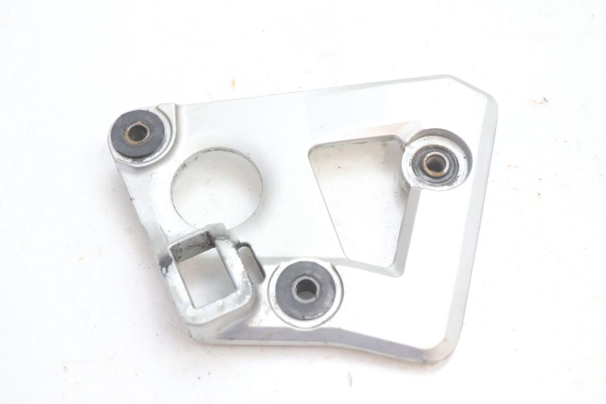photo de SUPORTE DO DESCANSO DE PÉ DIANTEIRO DIREITO SUZUKI GSX F GSXF 750 (1988 - 1998) - Vista principal