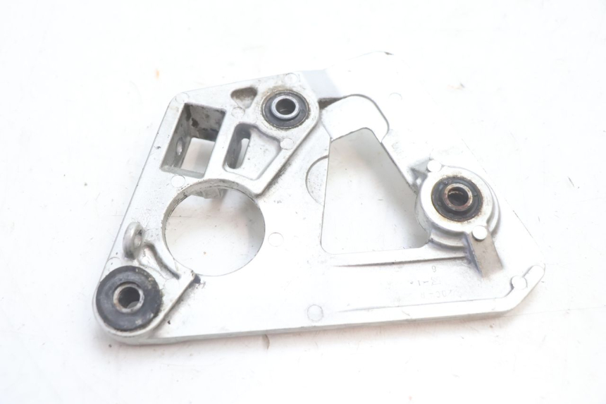 photo de SUPORTE DO DESCANSO DE PÉ DIANTEIRO DIREITO SUZUKI GSX F GSXF 750 (1988 - 1998) - Outro ângulo de visão
