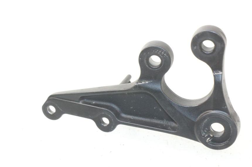 photo de SUPORTE DO DESCANSO DE PÉ DIANTEIRO DIREITO SUZUKI GSX-R GSXR K16 1000 (2012 - 2016) - Vista principal