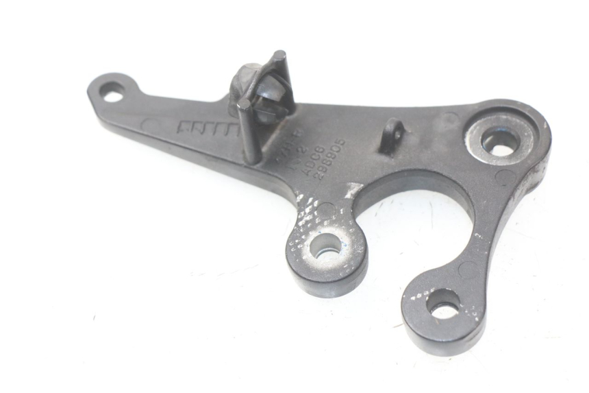 photo de SUPORTE DO DESCANSO DE PÉ DIANTEIRO DIREITO SUZUKI GSX-R GSXR K16 1000 (2012 - 2016) - Zoom do estado de desgaste