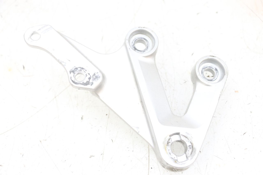 photo de SUPORTE DO DESCANSO DE PÉ DIANTEIRO DIREITO SUZUKI GSXR GSX-R 1000 (2003 - 2004) - Vista principal